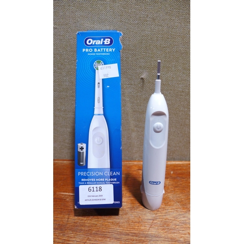 6118 - Two Oral-B DB5 toothbrushes (350-233/902) *This lot is subject to VAT