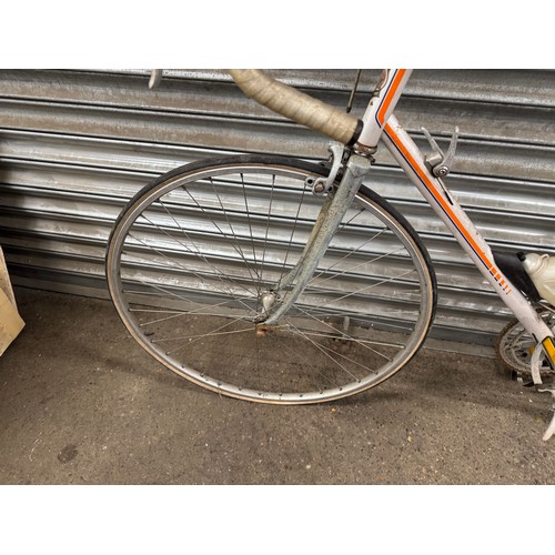 5153 - A vintage Peugeot gents road bike with Carboprofil 103 tube frame