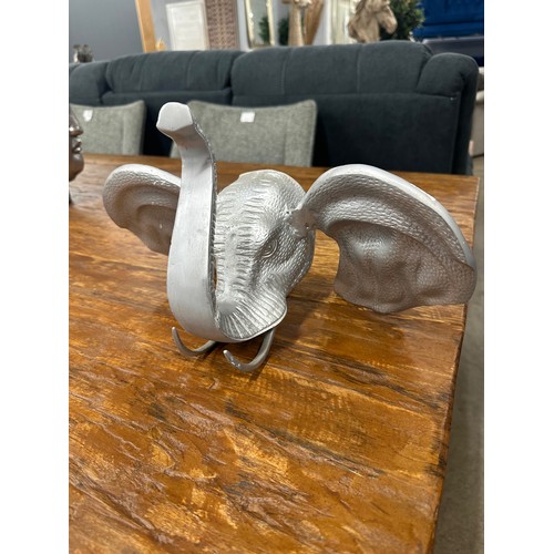 3025 - A silver painted wall mounted elephant