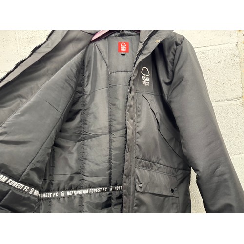 5212 - A Nottingham Forest winter coat, size large