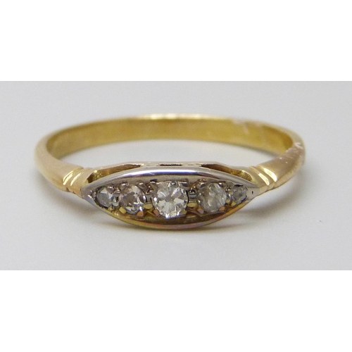 7015 - A yellow metal five stone diamond ring, 2.5g, O