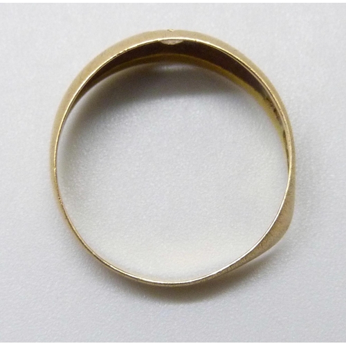 7032 - An 18ct gold ring, 2.1g, O, lacking stone and misshapen