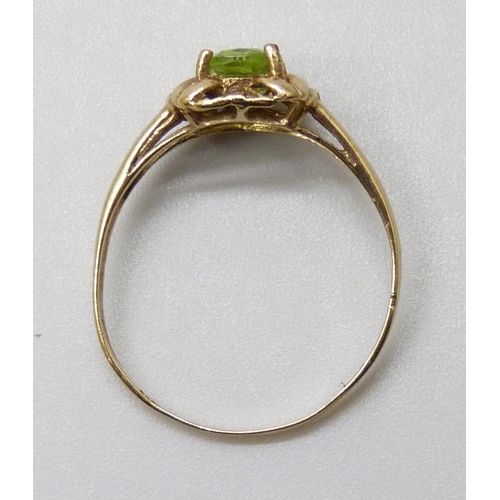 7043 - A 9ct gold, peridot and diamond ring, 1.2g, O