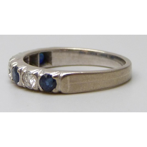 7049 - An 18ct white gold diamond and sapphire ring, 5.2g, Q/R