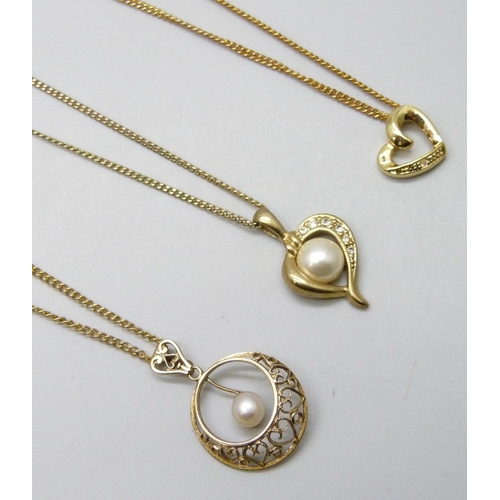 7069 - A 9ct gold pendant, 1.4g, a 9ct gold yellow metal locket on a 9ct gold chain, 1.8g, and a collection... 