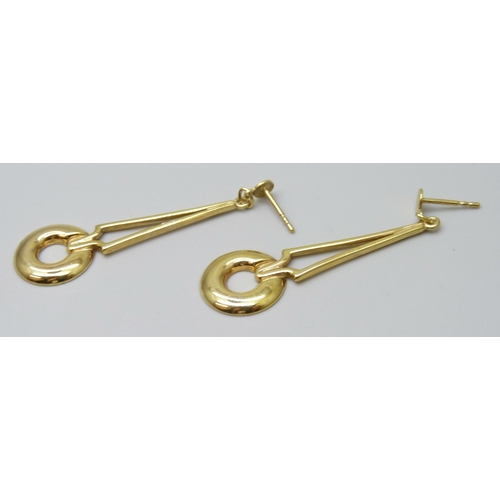 7076 - A pair of 9ct gold drop earrings, 4.5cm, 3.4g