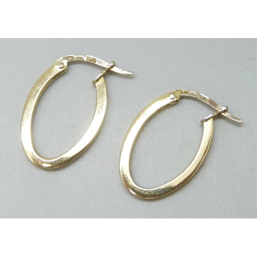 7080 - A pair of 18ct gold hoop earrings, 1.4g, 1.9cm