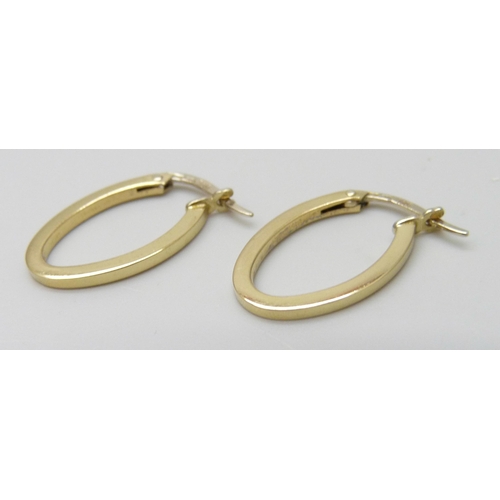 7080 - A pair of 18ct gold hoop earrings, 1.4g, 1.9cm