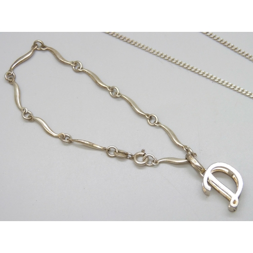 7091 - Silver necklaces, pendants and a bracelet, 19g