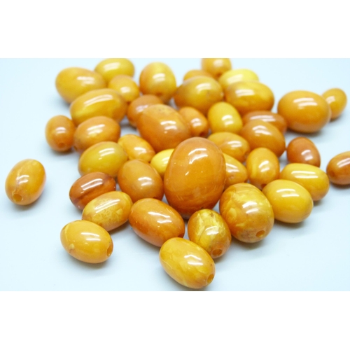 7098 - A collection of butterscotch amber beads, 39g