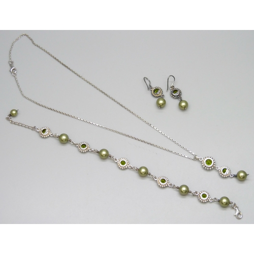 7099 - A matching silver bracelet, necklace and earrings set with pearls and green stones, 25g