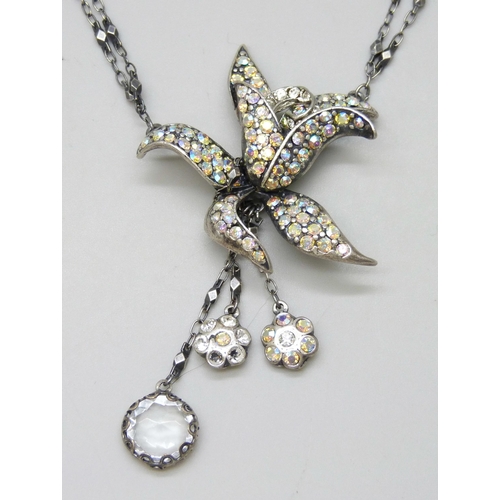 7112 - A Butler & Wilson necklace, 38cm