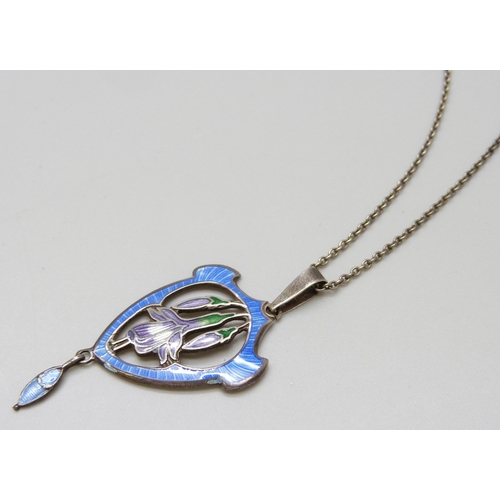 7131 - An Art Nouveau silver and enamel floral design pendant and chain, 5.7g, 5.2cm pendant including bale