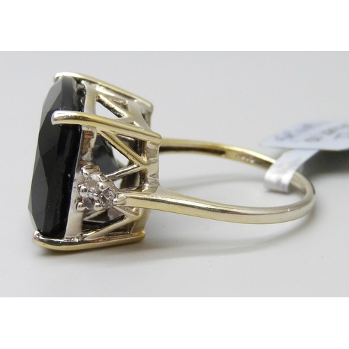 7139 - A silver ring set with a large black stone and white stone shoulders, U