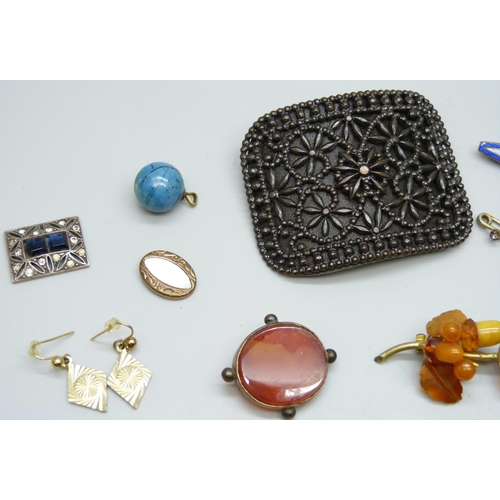 7141 - A collection of Victorian and later jewellery including a buckle, an amber brooch, cross, carnelian ... 