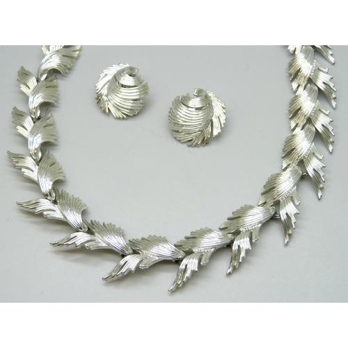 7145 - A Lisner necklace and earrings set