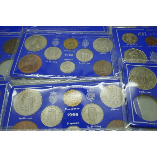 7224 - Thirty-one Great Britain coin sets, some incomplete