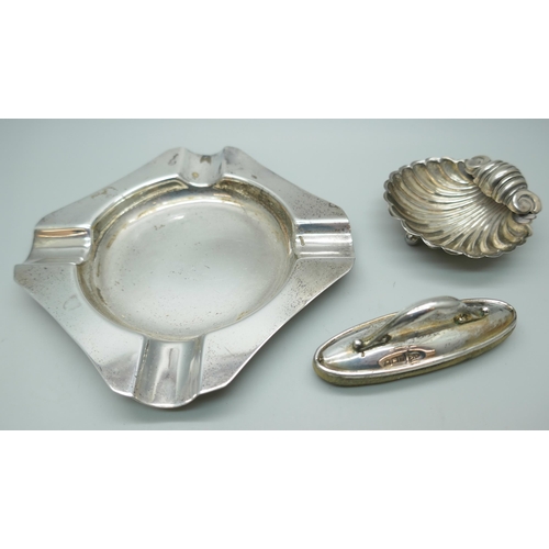 7240 - A silver ash tray, shell salt and nail buffer, total weight 101g