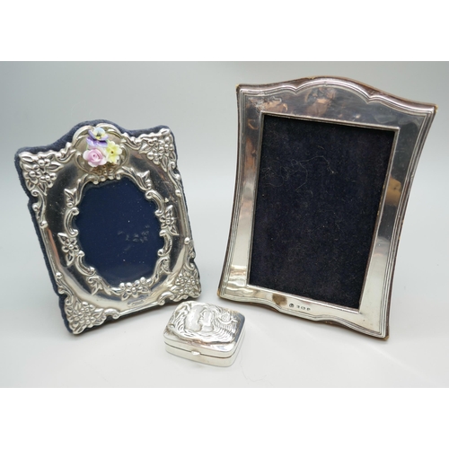 7244 - Two small silver photograph frames, tallest 10.7cm, and a silver pill box