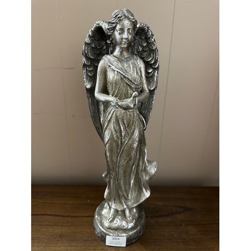 3120 - An angel ornament