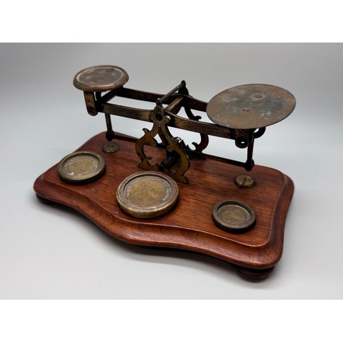 2024 - A set of Windle & Blyth Victorian postal weighing scales on a mahogany base, with brass weights