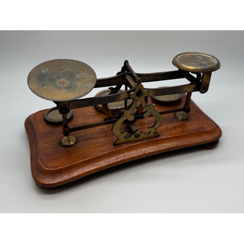 2024 - A set of Windle & Blyth Victorian postal weighing scales on a mahogany base, with brass weights