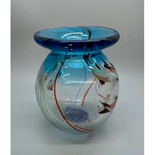 2163 - An Italian Murano style handblown art glass aquarium vase with fish detail, 12cm