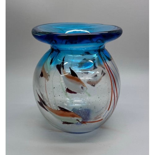 2163 - An Italian Murano style handblown art glass aquarium vase with fish detail, 12cm