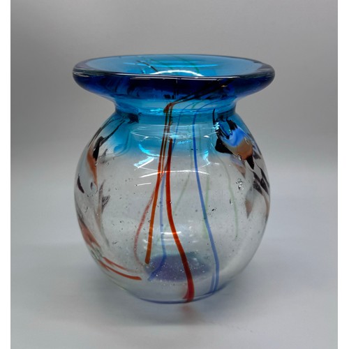 2163 - An Italian Murano style handblown art glass aquarium vase with fish detail, 12cm