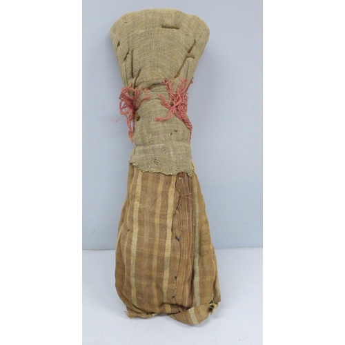 2018 - A textile Peruvian Chancay burial doll, 29cm