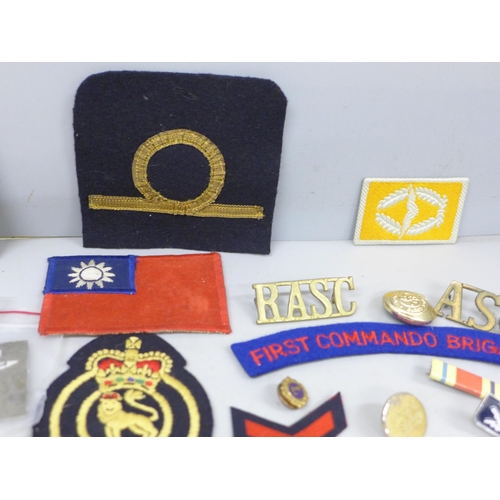 2020 - A collection of military uniform patches, cap badges and buttons