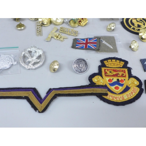 2020 - A collection of military uniform patches, cap badges and buttons