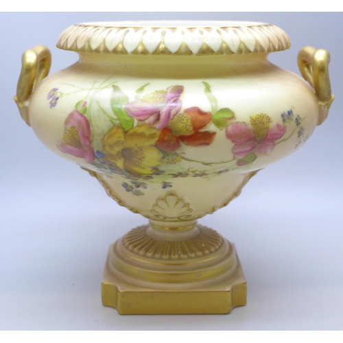 2022 - An early 20th Century Royal Worcester blush ivory vase, shape 1960, 13.5cm