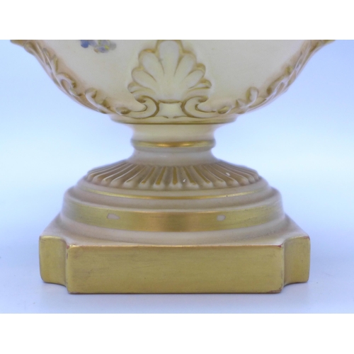 2022 - An early 20th Century Royal Worcester blush ivory vase, shape 1960, 13.5cm