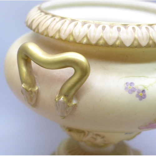 2022 - An early 20th Century Royal Worcester blush ivory vase, shape 1960, 13.5cm