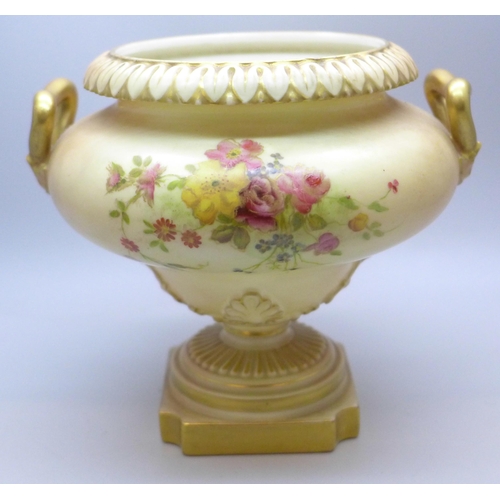 2022 - An early 20th Century Royal Worcester blush ivory vase, shape 1960, 13.5cm