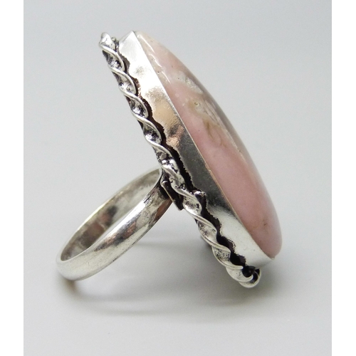 2026 - A silver plated ring with twist design border, set with a pear shape cabochon rhodonite stone, size ... 