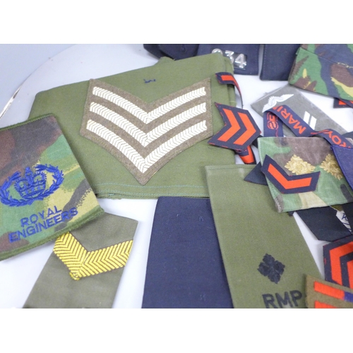 2034 - A collection of militaria epaulettes, badges, insignia, etc.