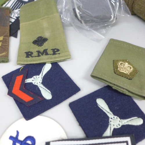 2034 - A collection of militaria epaulettes, badges, insignia, etc.