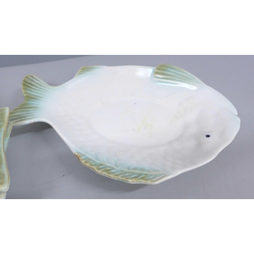 2038 - Six Shorter & Son Clarice Cliff designed fish plates and sauce boat with stand, circa 1930s