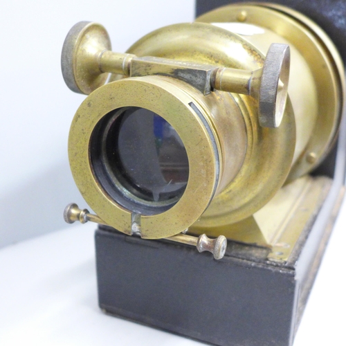 2052 - A magic lantern projector/viewer, Rd. No. 519324