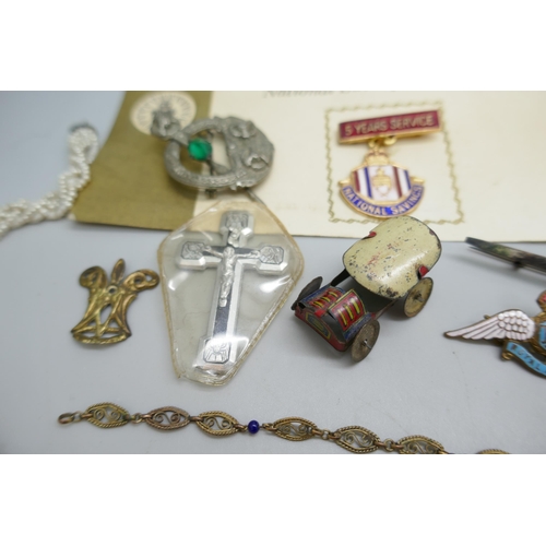 2221 - An RAF Sweetheart brooch, a Scottish brooch, a small tin toy, etc.