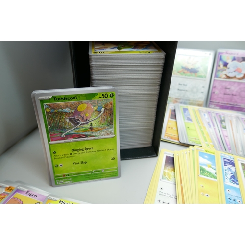 2246 - A collection of over 500 Pokemon cards with holographic, (no Energy cards), in collectors box