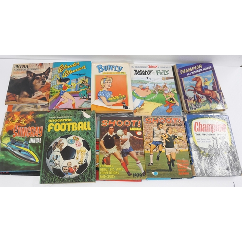 2296 - A collection of annuals, Shoot, Blue Peter, Asterix, Stingray, Batman, etc. **PLEASE NOTE THIS LOT I... 