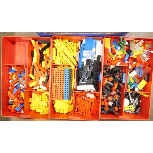 2339 - A collection of 1970's loose Lego plus three box sets, incomplete **PLEASE NOTE THIS LOT IS NOT ELIG... 