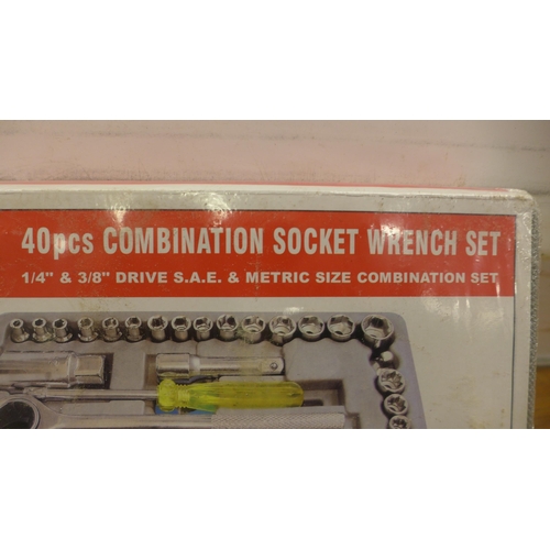 5013 - A 40 piece combination socket wrench set, unused