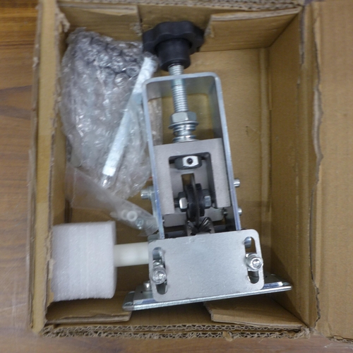 5018 - A boxed cable stripping machine, unused