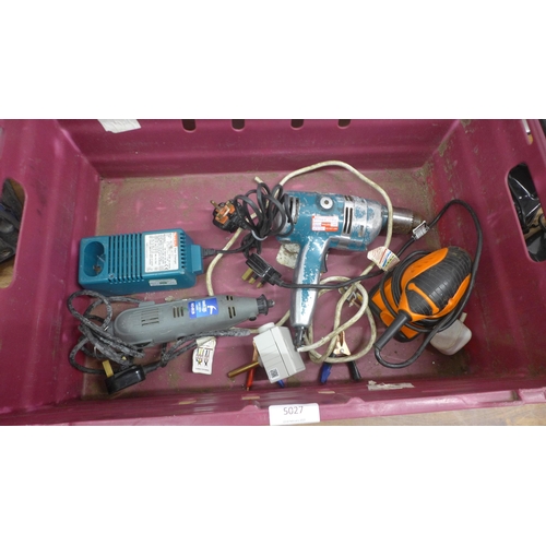 5027 - A box of assorted electrical items including drill battery, palm sander, site radio, a Salus pump, e... 