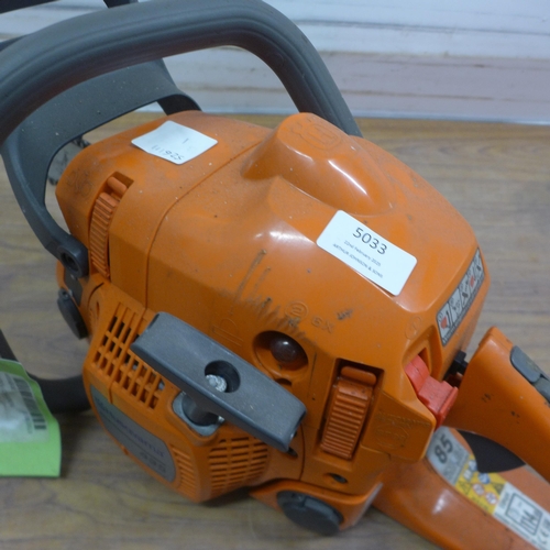 5033 - A Husqvarna X-Torq 435 petrol driven chainsaw