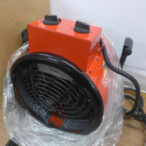 5048 - A boxed sample Clarke Devil 7009 3-phase space heater  * This lot is subject to VAT